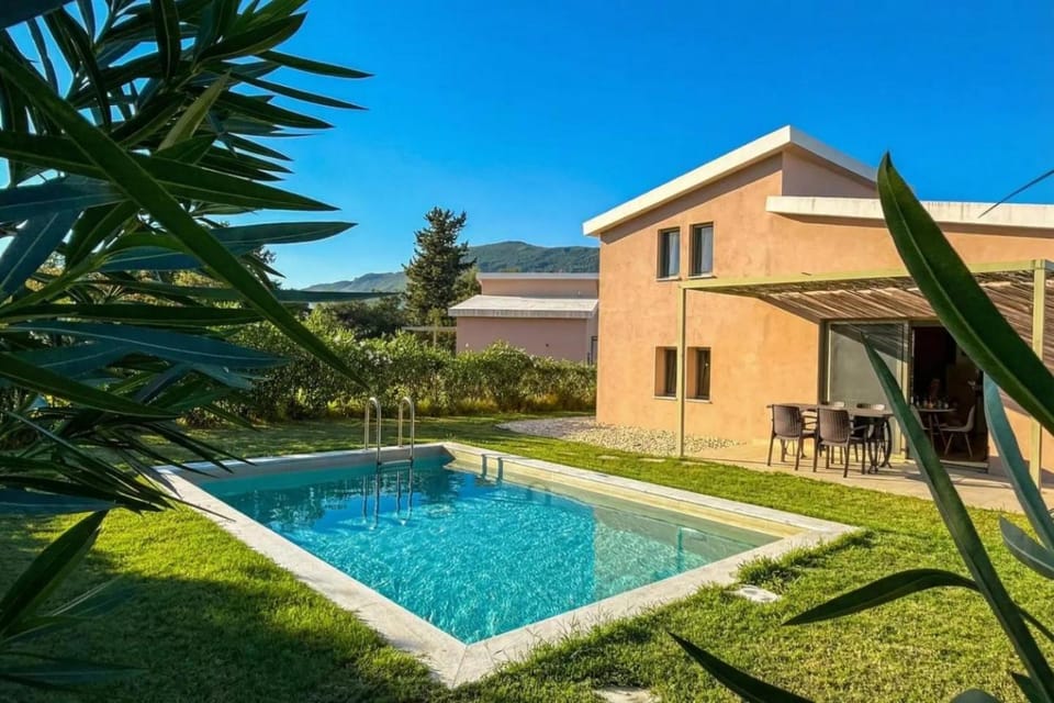 Property building, Spring, Day, Natural landscape, Garden, Garden view, Mountain view, Pool view, Swimming pool, sunbed