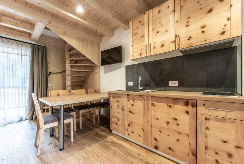 Property building, Kitchen or kitchenette, Living room