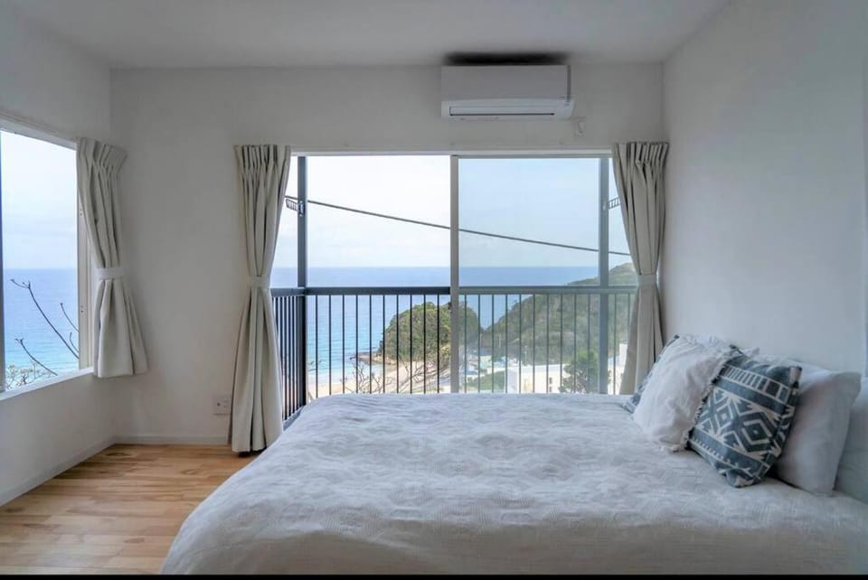 Sirahama Beach House House in Shizuoka Prefecture