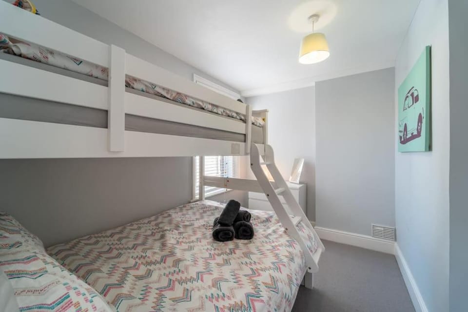 A beautiful and stylish 2 bed flat close to beach Apartment in Poole