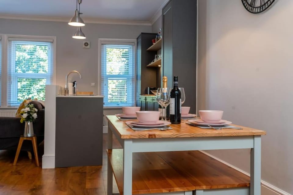 A beautiful and stylish 2 bed flat close to beach Apartment in Poole