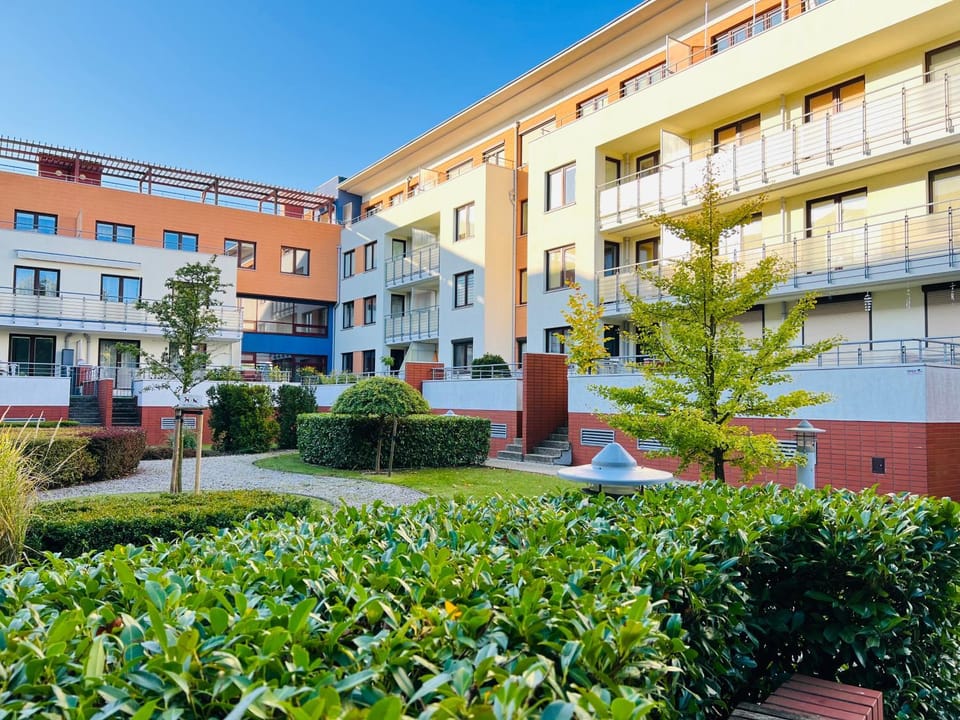 Property building, Day, Garden, Garden, Garden view