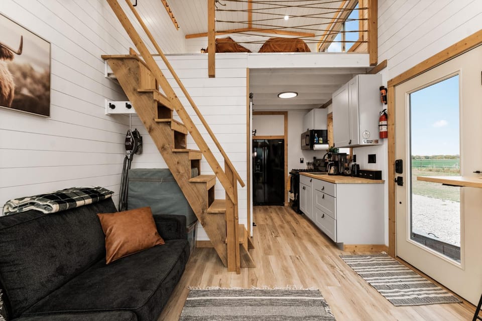 Modern Tiny Cabin, with Hot tub in Choteau MT Cabin in Idaho