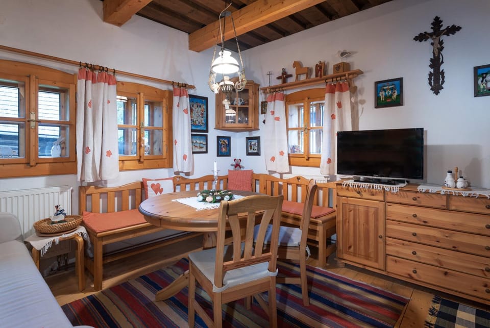Communal lounge/ TV room, Dining area