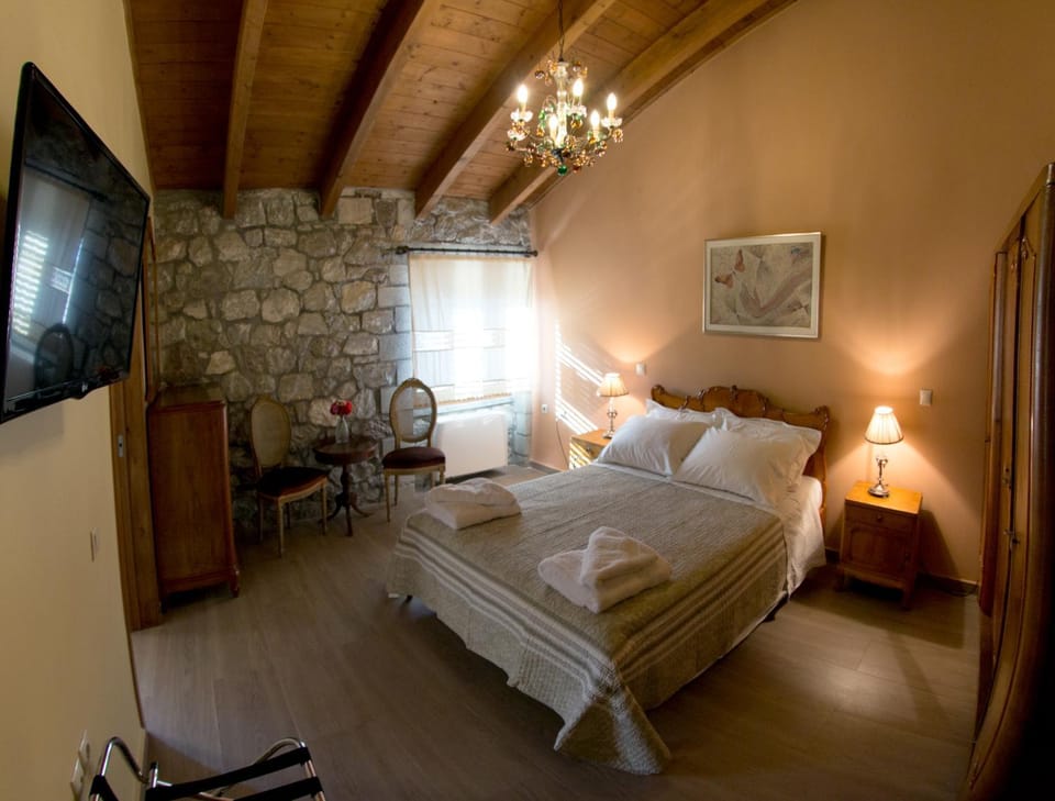 Bed, TV and multimedia, Photo of the whole room, Bedroom, towels