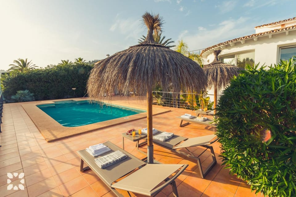 Patio, Spring, Day, Natural landscape, Garden, Garden view, Pool view, Swimming pool, sunbed