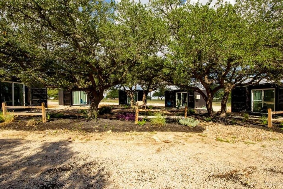 The Container Retreat @290 Wine Trail #3 Hill Country bliss House in Rio Grande