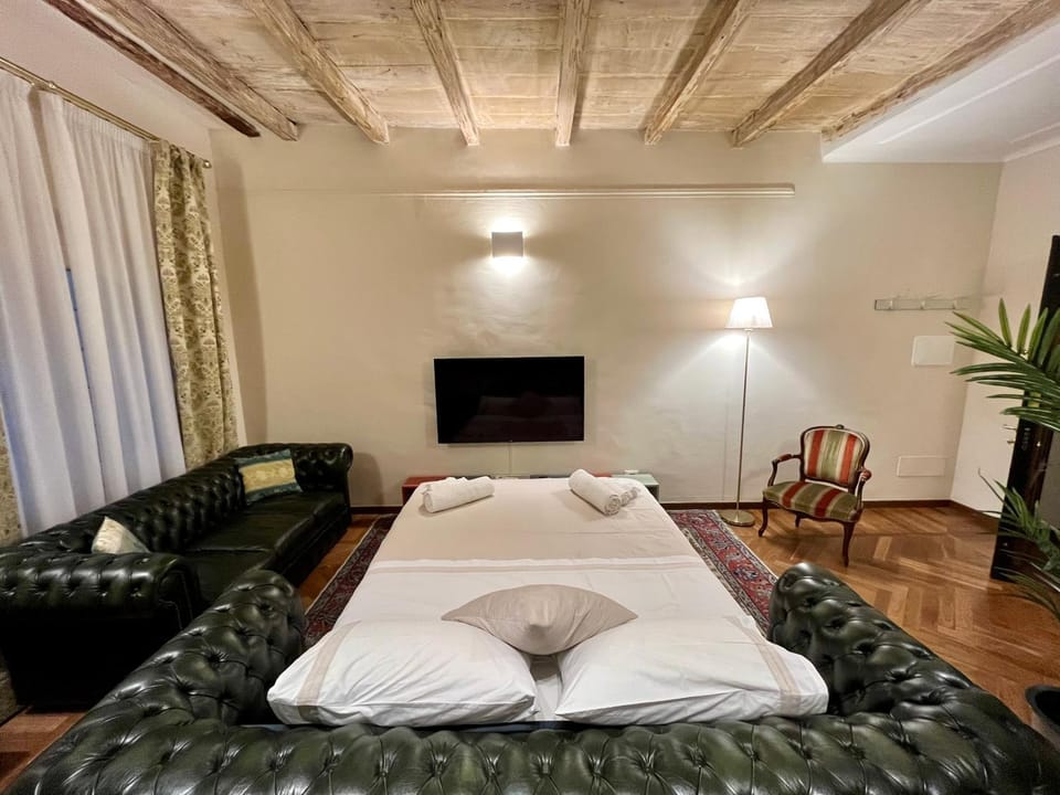 Bed, Living room