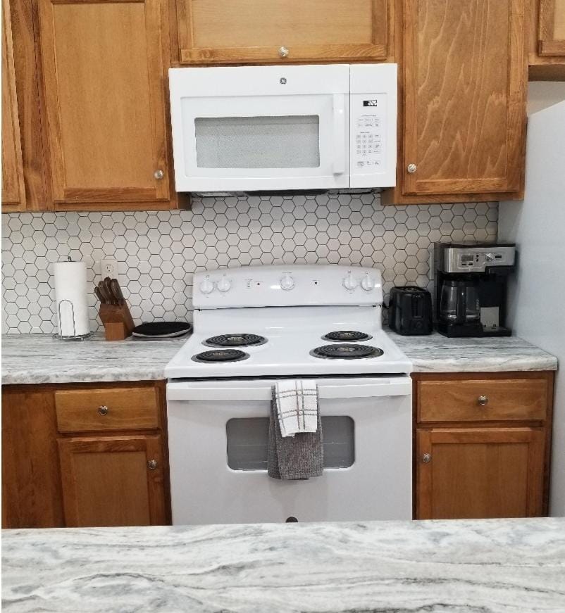 Coffee/tea facilities, Kitchen or kitchenette, minibar, pet friendly, stove, toaster