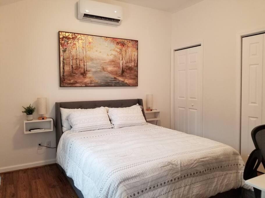 Bedroom, air conditioner