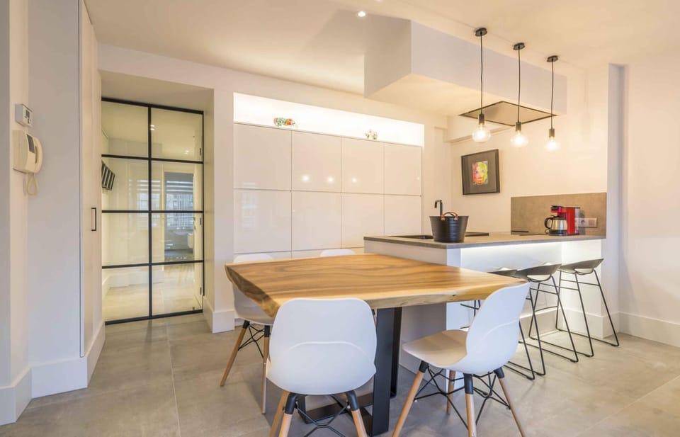 Kitchen or kitchenette, Dining area, minibar, pet friendly, stove