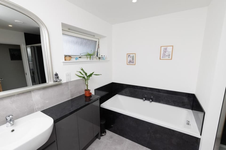 Bathroom, Bath, towels