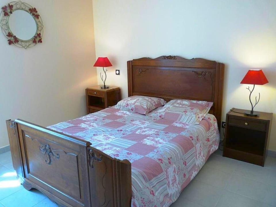 Charmant gîte en pierres avec poêle et animaux admis - FR-1-653-79 House in Nouvelle-Aquitaine