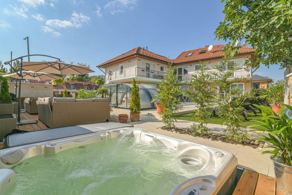 Property building, Hot Tub, Spa and wellness centre/facilities, Swimming pool