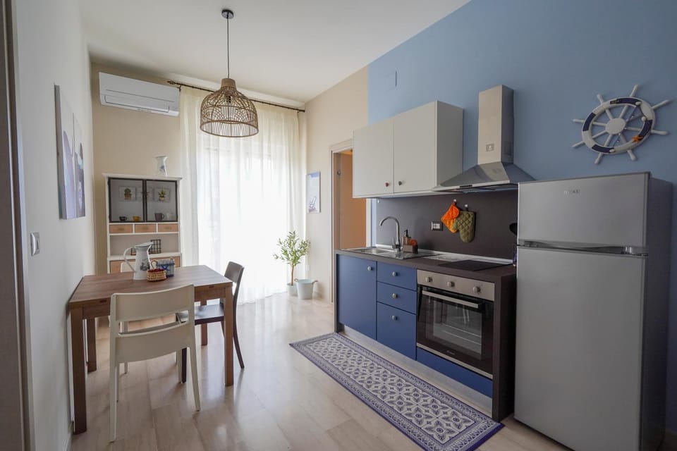 Kitchen or kitchenette, Dining area, pet friendly, stove