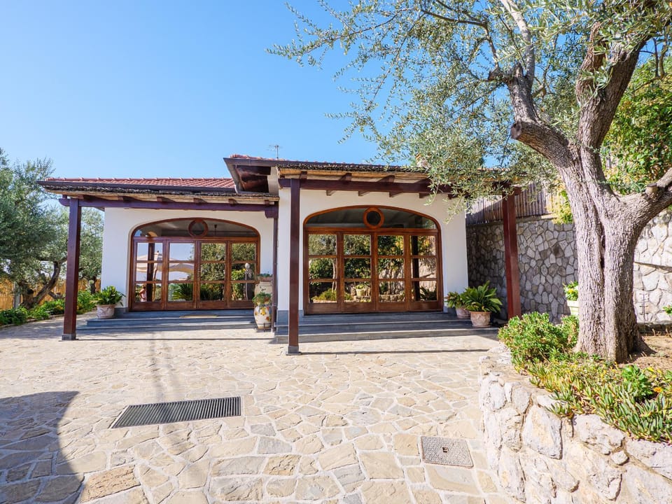 Patio, Facade/entrance, Garden view