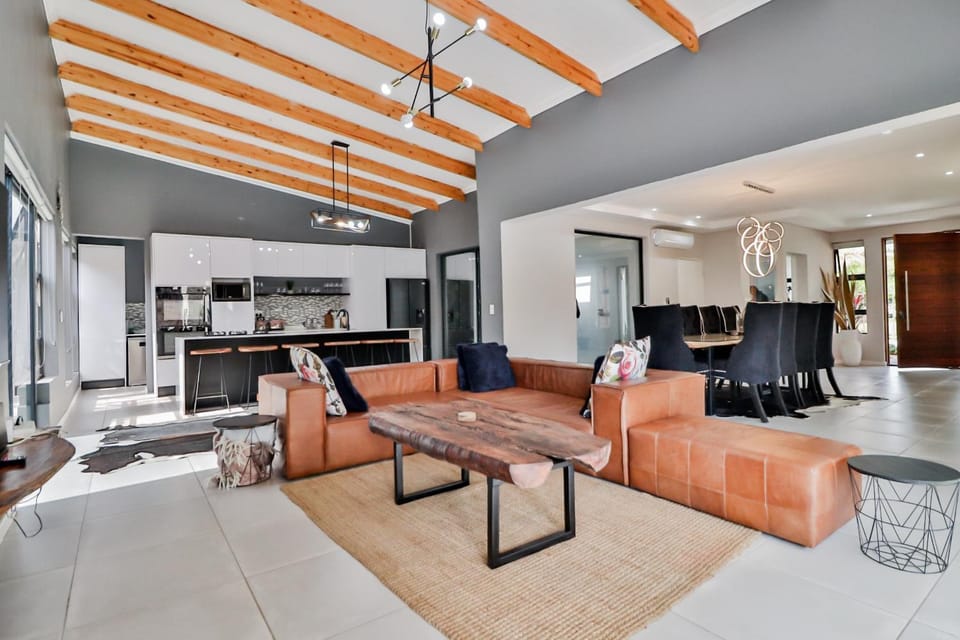 House of Bongekile 4 Bed Luxury Home 10 min from Kruger National Park, Malelane House in South Africa