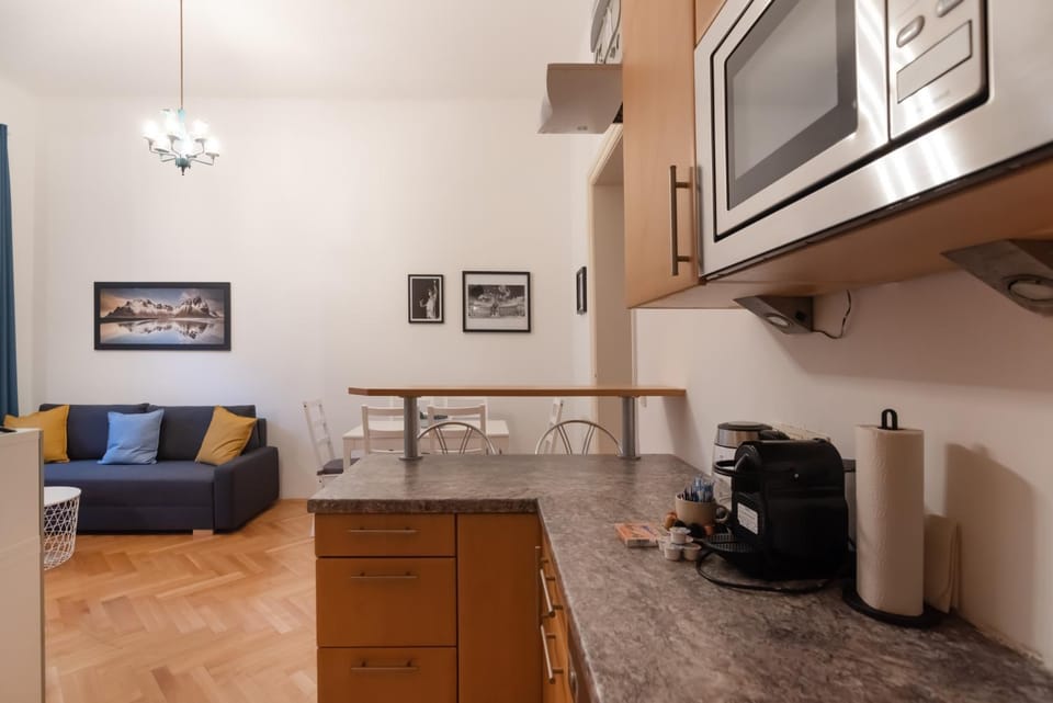 Kitchen or kitchenette, Living room