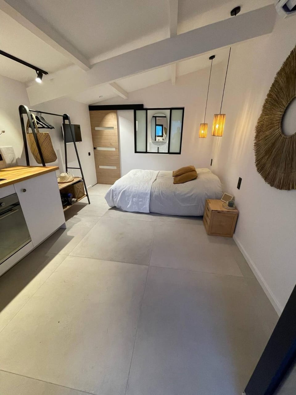 Bed, Photo of the whole room, Bedroom, wardrobe, air conditioner