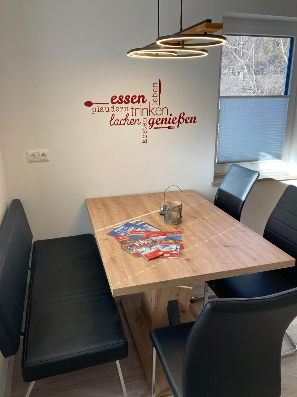 Seating area, Dining area