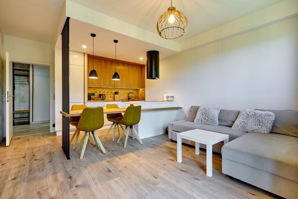 Kitchen or kitchenette, Seating area