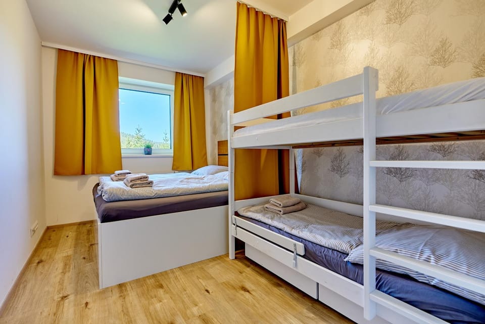 Bed, Bedroom, towels