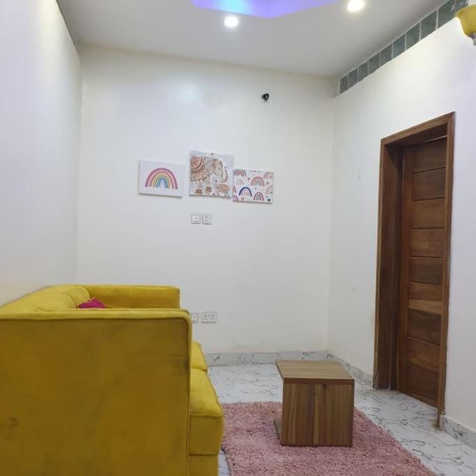 ORCHID House , Orchid Road , Lekki , Stylish 3BDR Terrace Duplex Free WiFi DSTV House in Lagos, Nigeria