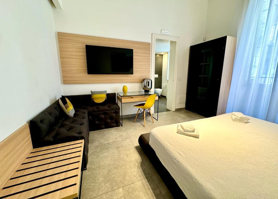 Bed, TV and multimedia, Photo of the whole room, Bedroom, wardrobe