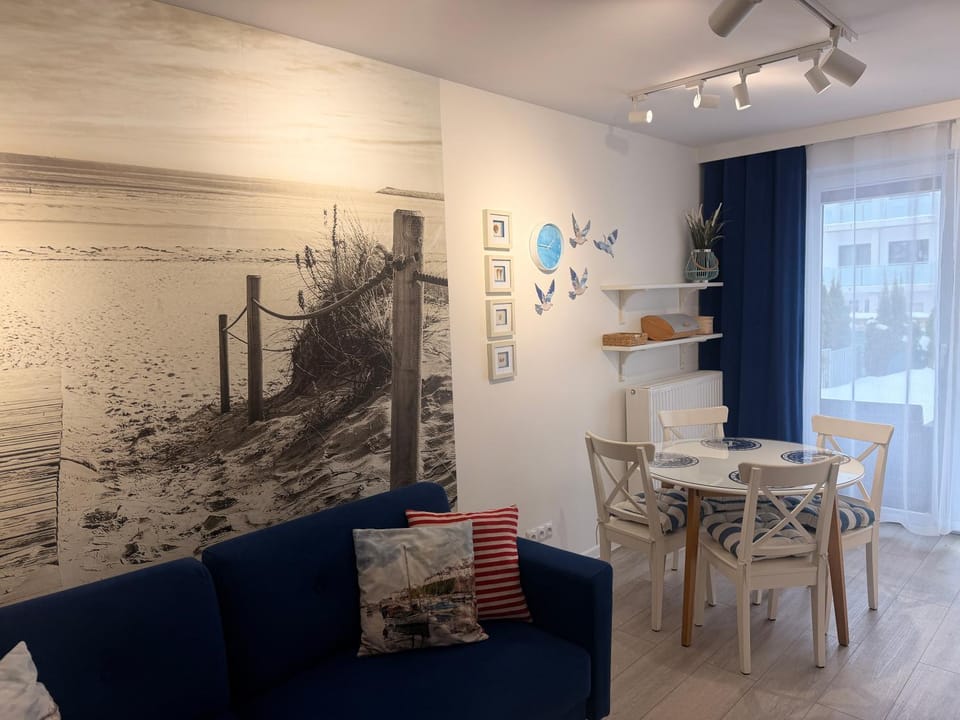 Living room, Decorative detail, Seating area, Dining area