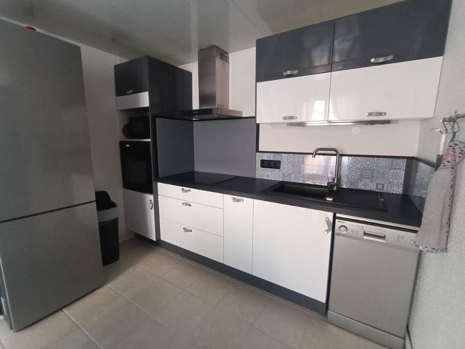 Kitchen or kitchenette, dishwasher