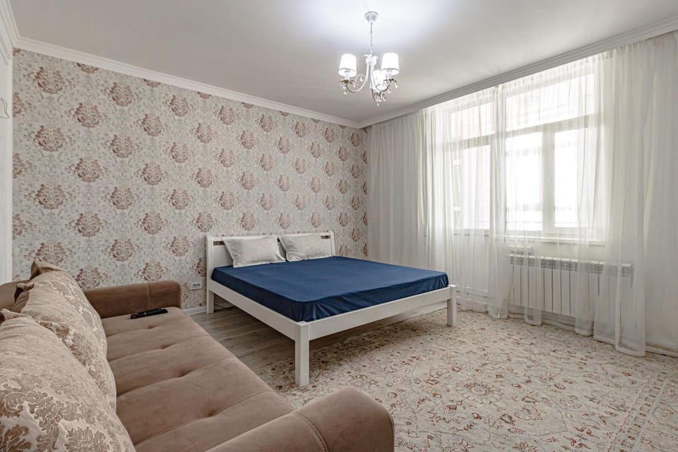 Bed, Seating area, Bedroom
