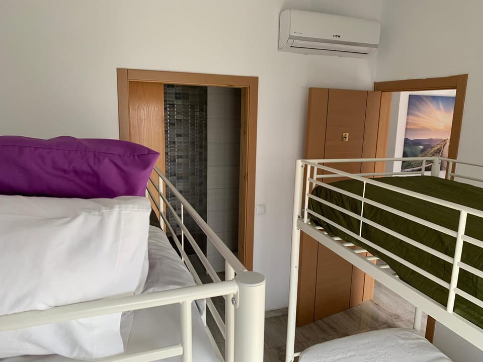 bunk bed, air conditioner