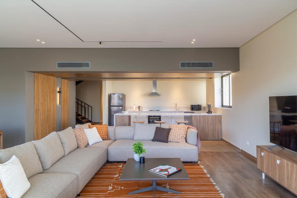 TV and multimedia, Kitchen or kitchenette, Living room, Photo of the whole room, Seating area, minibar