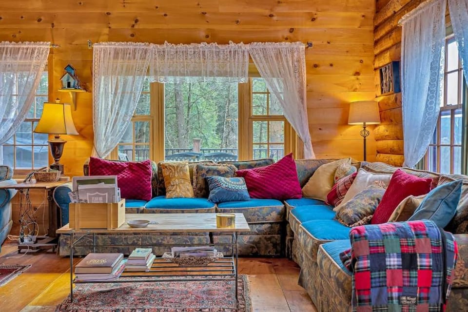 Wood Road Retreat House in Quechee
