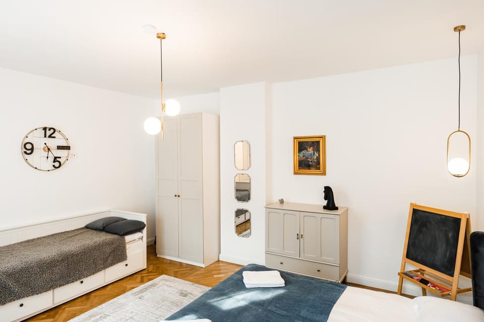 Photo of the whole room, Bedroom, towels