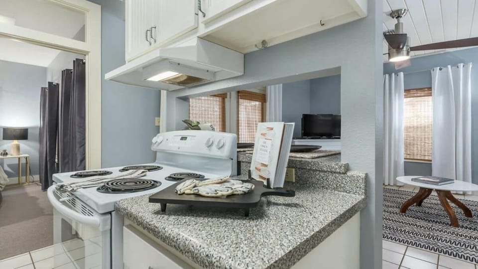 Angel's Diamond in town private cottage hot tub House in Fredericksburg
