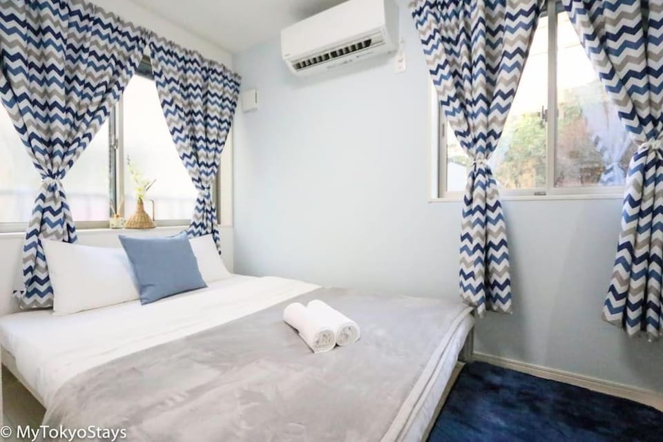 Bed, Photo of the whole room, Bedroom, air conditioner