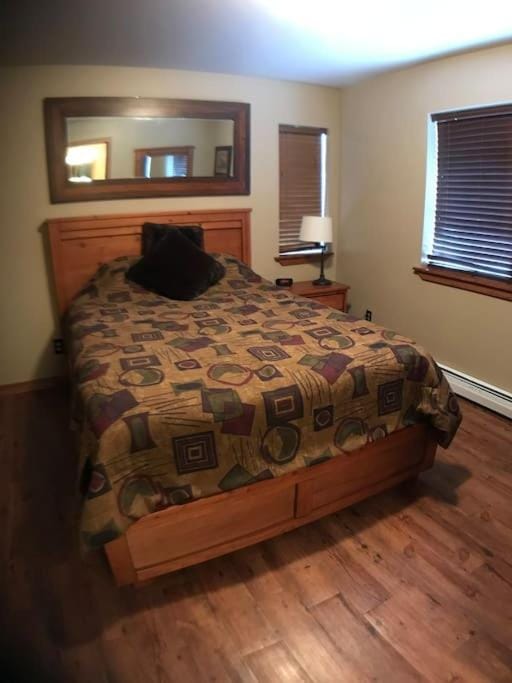 Rustic 2 BR Mountain View-walk to resort Apartment in Big Sky