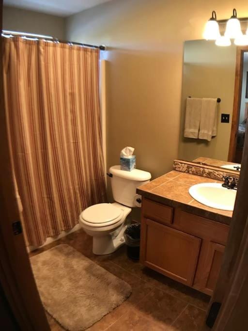 Rustic 2 BR Mountain View-walk to resort Apartment in Big Sky