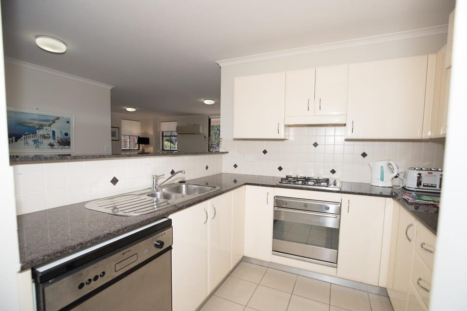 Kitchen or kitchenette, dishwasher, minibar, pet friendly, stove, toaster