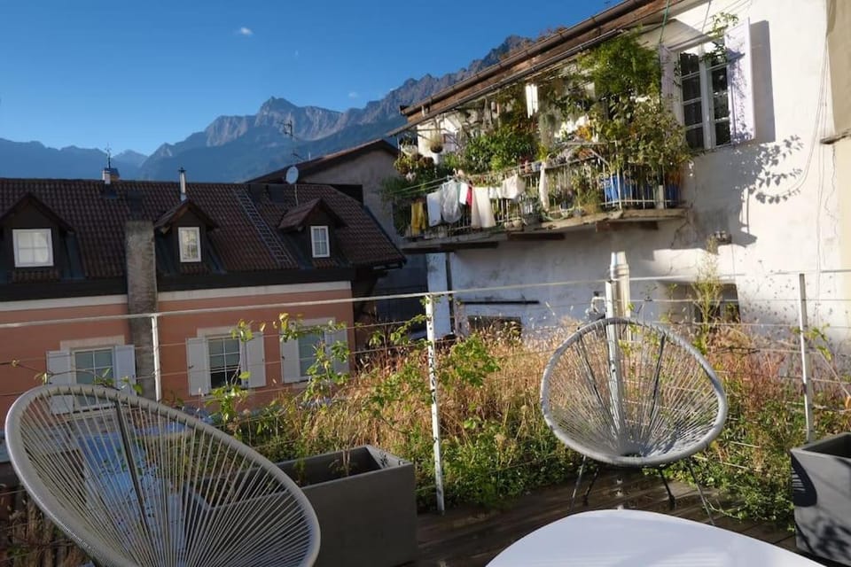 Balcony/Terrace, Mountain view
