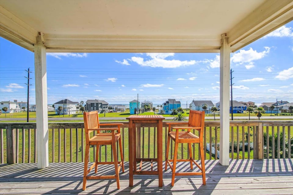 Patio, Neighbourhood, Seating area, Street view