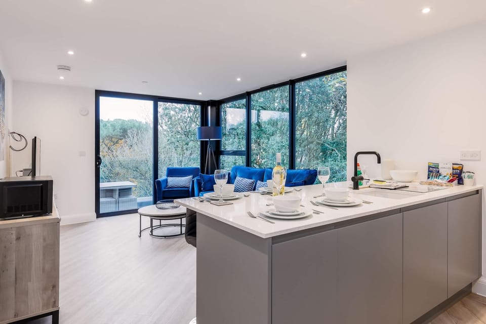 Aurora South - Short Walk to Ashley Cross Apartment in Poole