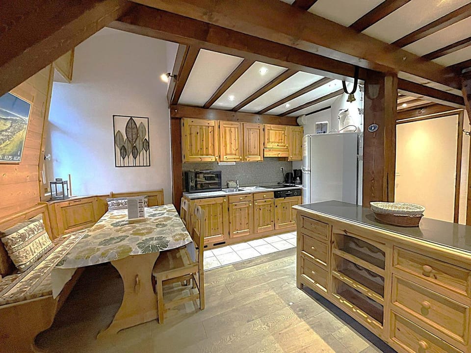 Duplex centre Chamonix pour 6 avec parking et wifi - FR-1-343-240 Apartment in Chamonix