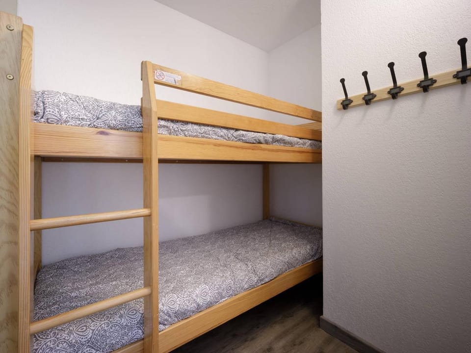 Appartement Neuf pour 6, Parking Gratuit, Skis et Accès Pistes en 5min - FR-1-695-4 Apartment in Occitanie