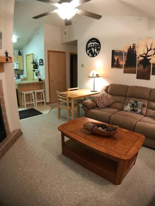 Cozy 2 BR Mountain View - walk to resort Apartment in Big Sky