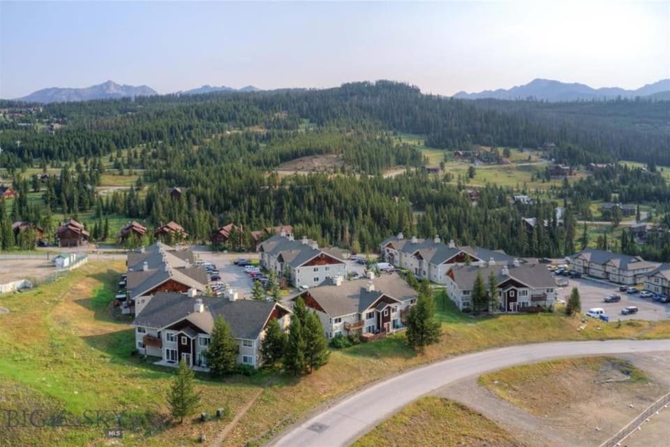 Cozy 2 BR Mountain View - walk to resort Apartment in Big Sky