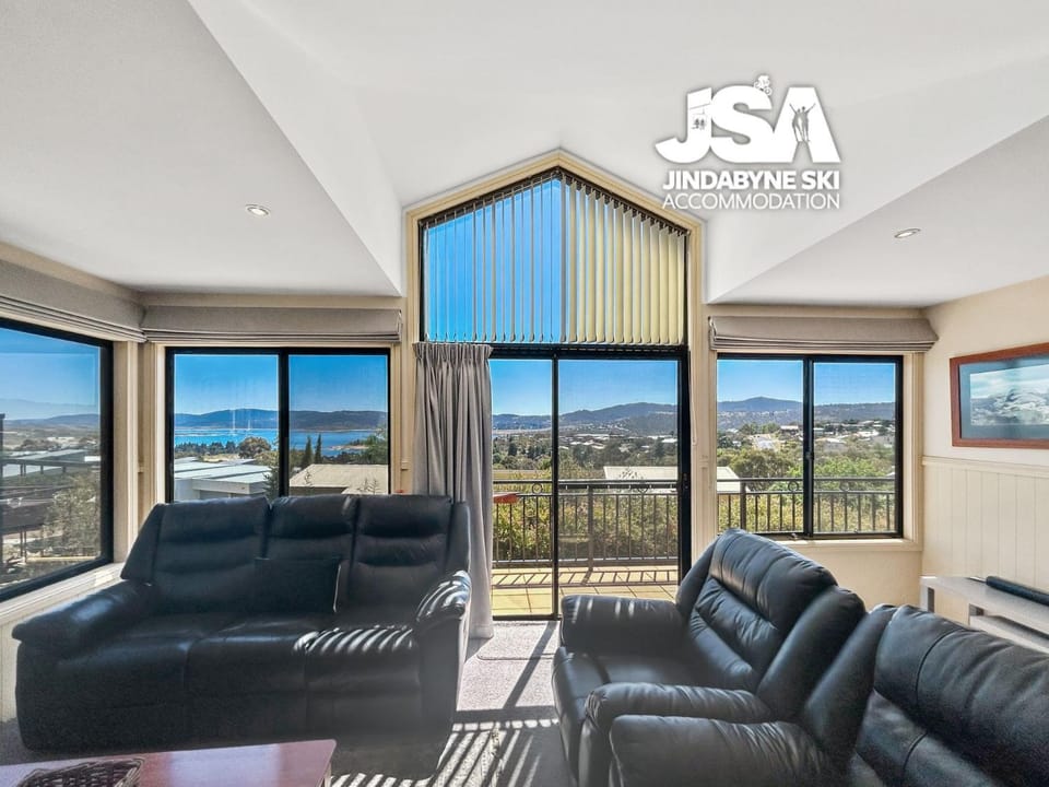 Communal lounge/ TV room, View (from property/room), Balcony/Terrace, Seating area
