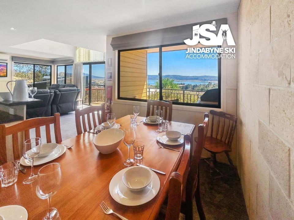 Living room, Dining area, Lake view
