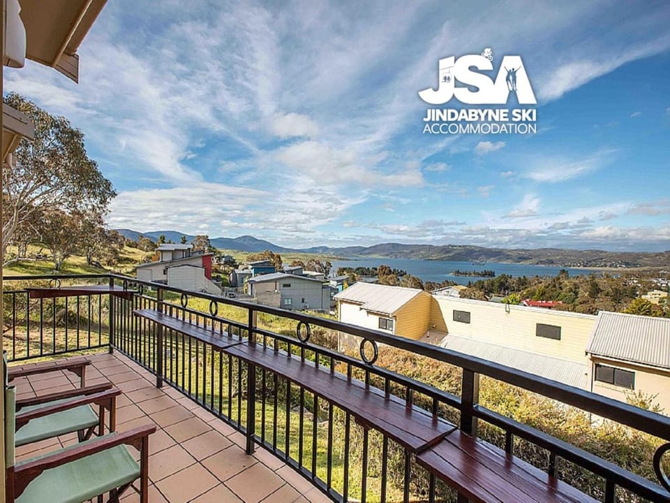 Patio, View (from property/room), Balcony/Terrace, Lake view, Mountain view